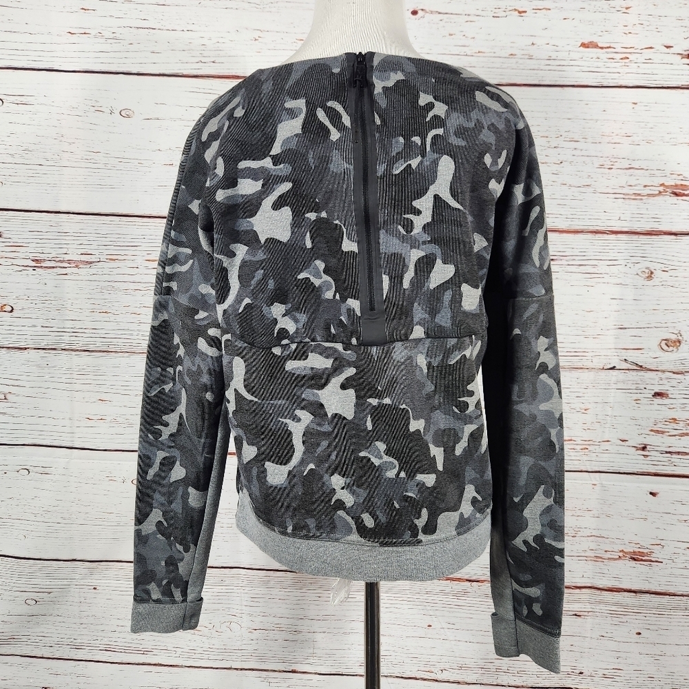 NIKE Tech Black And Gray Camo Crew Neck Sweatshirt (M) - Picture 5 of 8